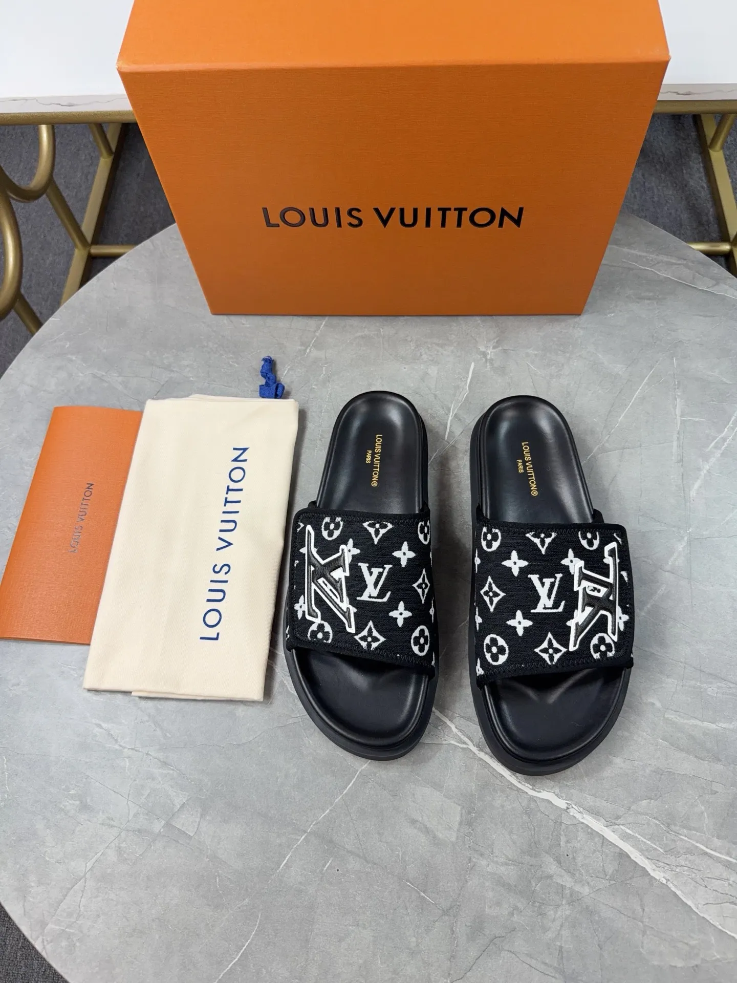 Men's Men's Shoes 💰380💰 🌈LV | Louis Vuitton ²⁰²³ 𝐬𝐬 🧡💚2025 Spring and Summer New Style Top Version‼ ️The original version is the same. The counter specializes in the latest straw slippers. Hard goods are new🆕 ❥Purchase level! Full of high-end feel! A popular model among bloggers at home and abroad, it’s retro and fashionable, and looks stunning on your feet! Mainly recommended models on the official website★ ━━━━━ ЅᏇєєt ━━━━━ ▪️Upper: original customized cowhide fabric ▪️Inner: cow lining ▪️Outsole: high-end rubber outsole ▪️Shoe size: 35-47 (46-47 customization is not returnable)